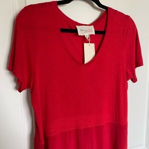 Vince Camuto Red V-Neck T-Shirt (Size M)